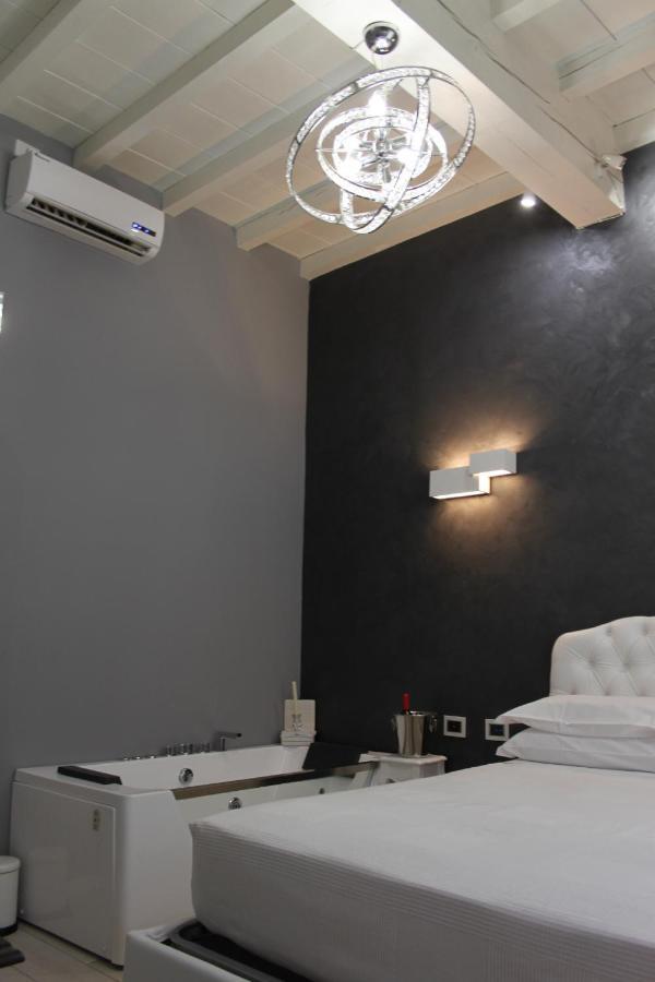 Jacuzzi Apartament By Parmacentro B&B מראה חיצוני תמונה