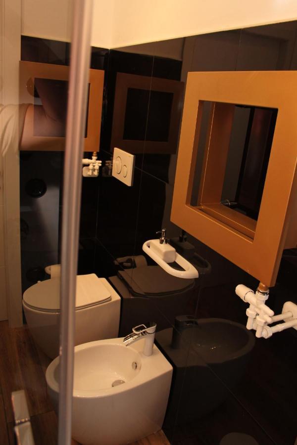 Jacuzzi Apartament By Parmacentro B&B מראה חיצוני תמונה