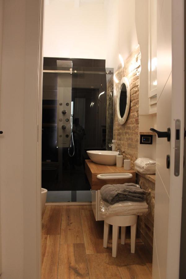 Jacuzzi Apartament By Parmacentro B&B מראה חיצוני תמונה