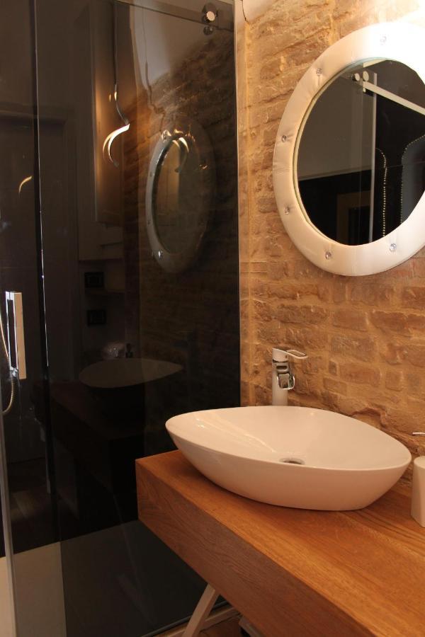 Jacuzzi Apartament By Parmacentro B&B מראה חיצוני תמונה