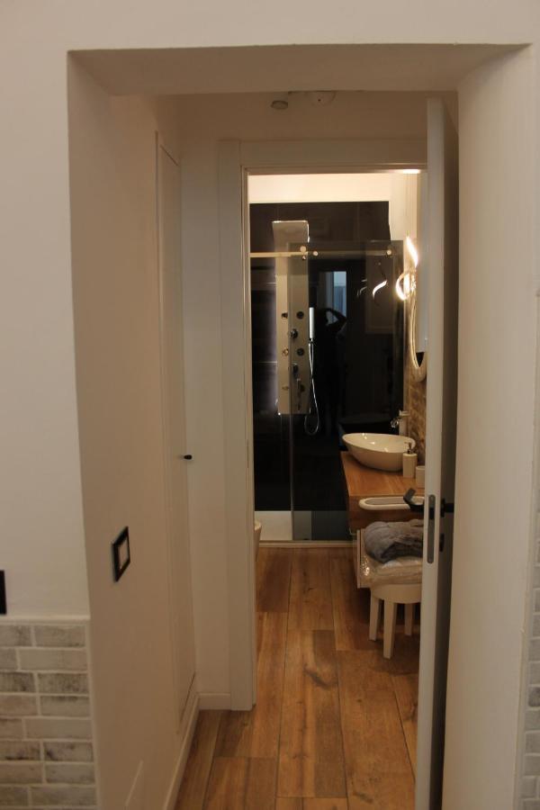 Jacuzzi Apartament By Parmacentro B&B מראה חיצוני תמונה