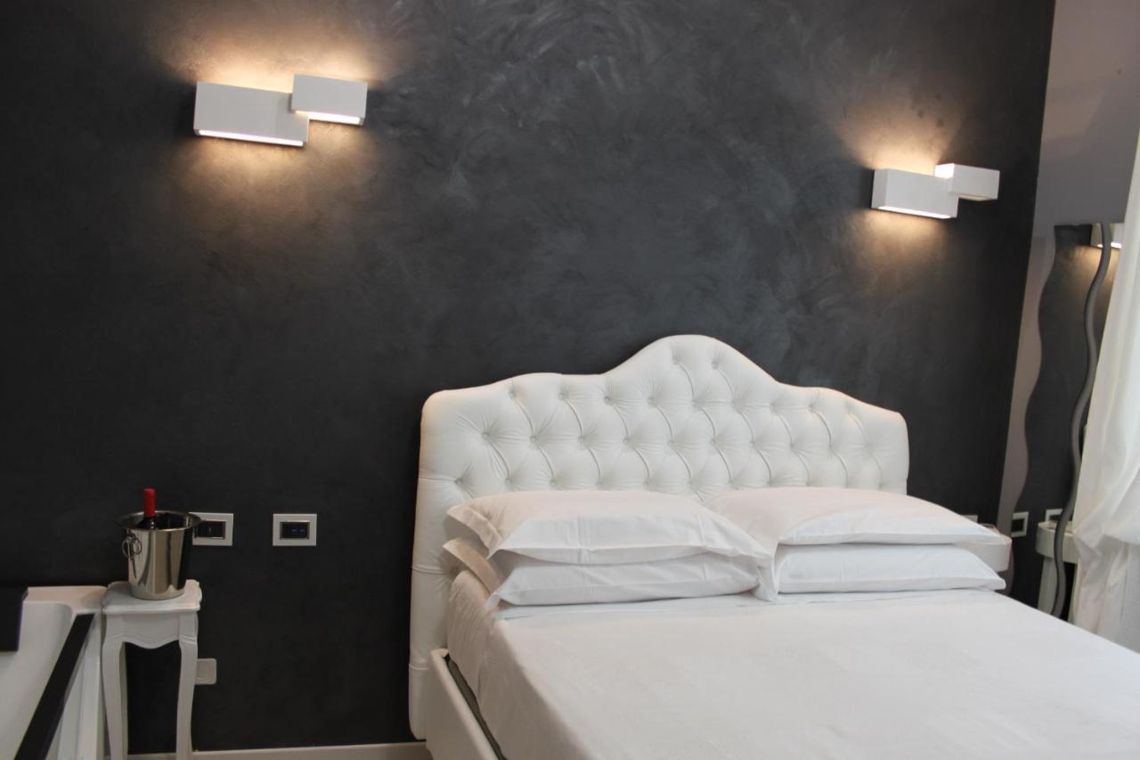 Jacuzzi Apartament By Parmacentro B&B מראה חיצוני תמונה